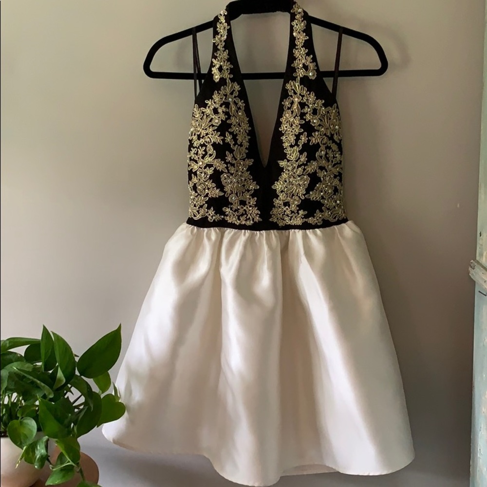 Short formal halter prom dress 7/8 black ivory EUC